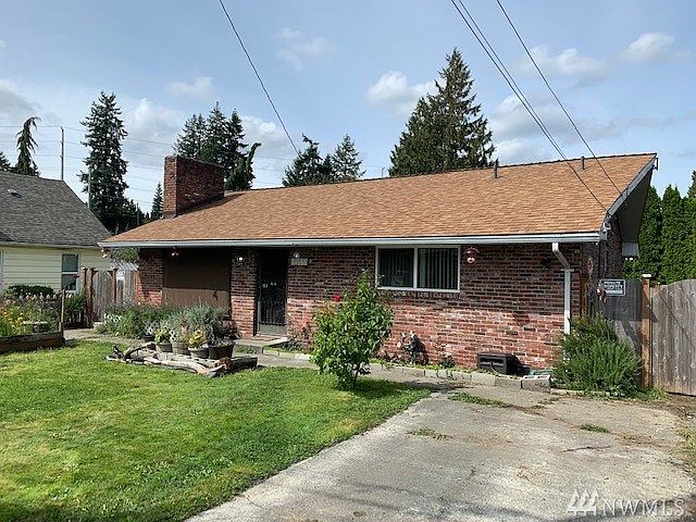 Beautiful flowers throughout the front yard