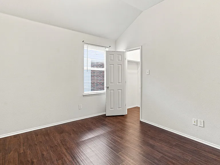 5905 Calloway Dr — Photo 14