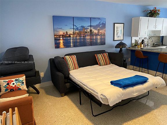 3rd image of 7300 Byron Ave APT 19