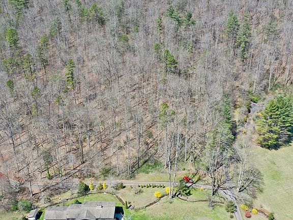 3rd image of 31 Greenbrier Dr