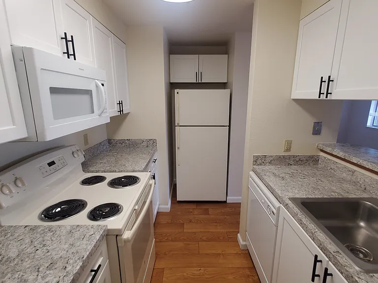 Portage Bay Apartments — Photo 16