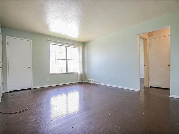 3rd image of 3332 Brierhall Dr