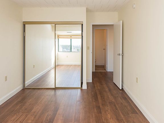 4th image of 2405 Whitney Ave APT 610