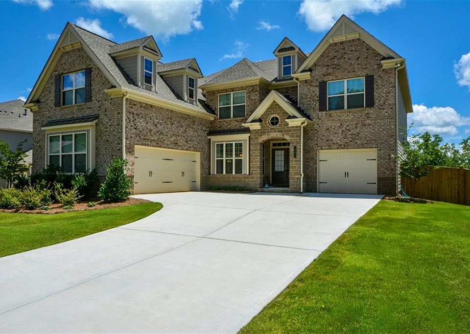 1st image of 415 Silver Brook Dr