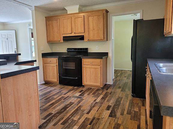 5th image of 192 Cody Rd