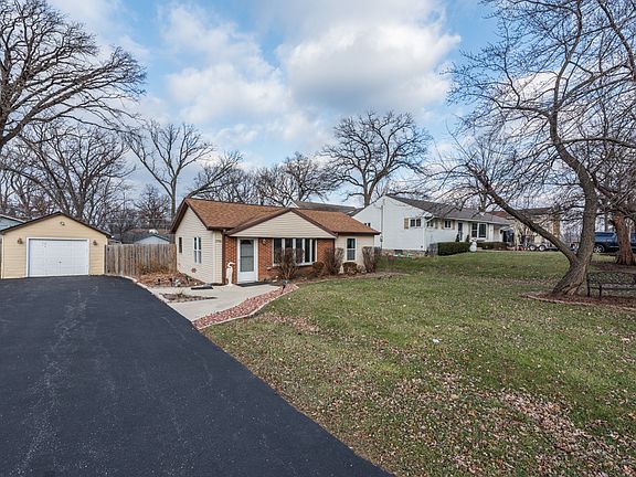 3rd image of 17768 W Iroquois Dr