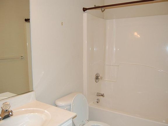 4th image of 1231 Carriage Dr