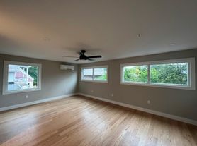 180 N Winooski Ave, Burlington, VT