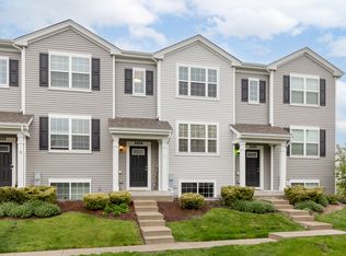 2424 Aurora Dr, Hampshire, IL 60140