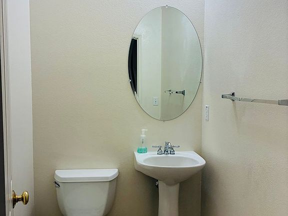 5th image of 200 Penhow Cir