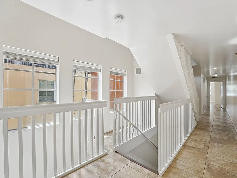 819 SW 7th Ave — Photo 16