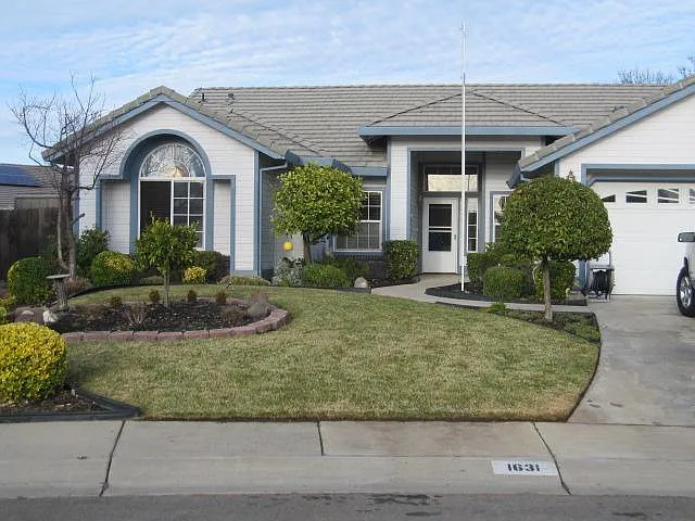 1631 Robin Ct photo 1
