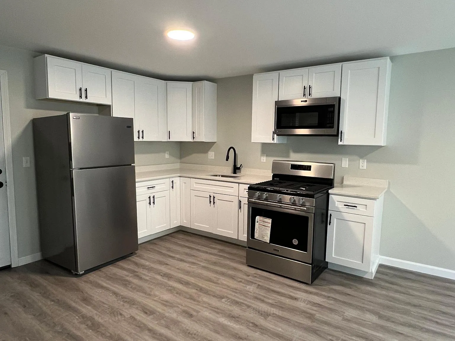 837 Broad St — Photo 4