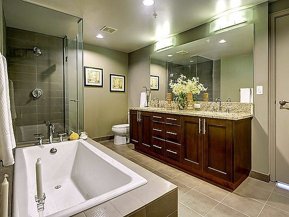 4th image of 10650 NE 9th Pl Unit 1025