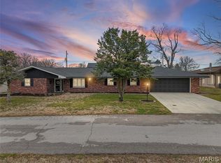 809 N Meadow Ln, Herculaneum, MO 63048