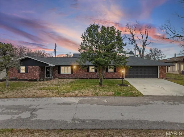 809 N Meadow Ln, Herculaneum, MO 63048