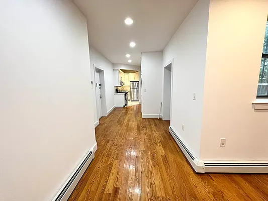 Rented by EastMount Realty LLC | media 18