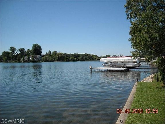 5th image of 259 Lakeshore Dr