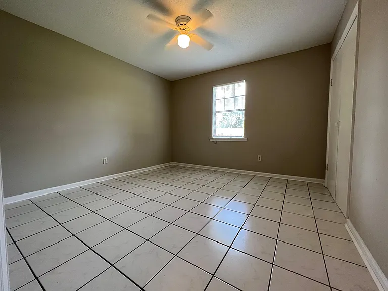 813 Robin Hood Trl — Photo 9