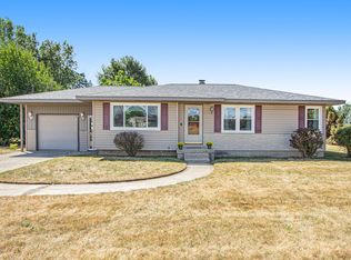 8405 Cottonwood Dr, Jenison, MI 49428