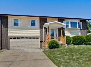 1408 S Tamarack Dr, Mount Prospect, IL 60056