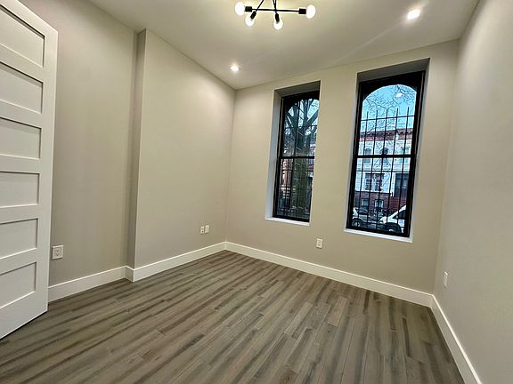 5th image of 856 Hancock St #1A