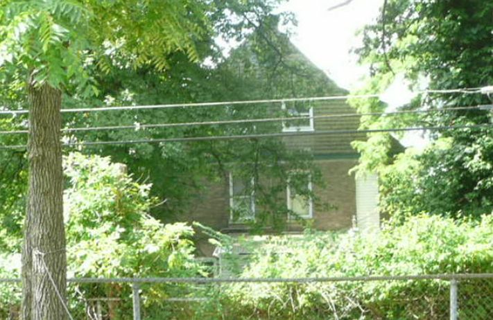2nd image of 5959 W Cabanne Pl