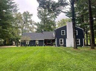 1206 W Lake Dr, Mahomet, IL