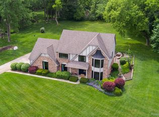 6563 Sun Valley Dr, Clarkston, MI 48348