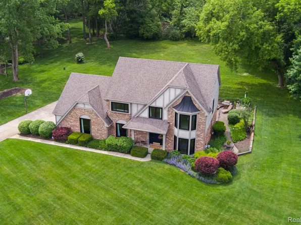 6563 Sun Valley Dr, Clarkston, MI 48348