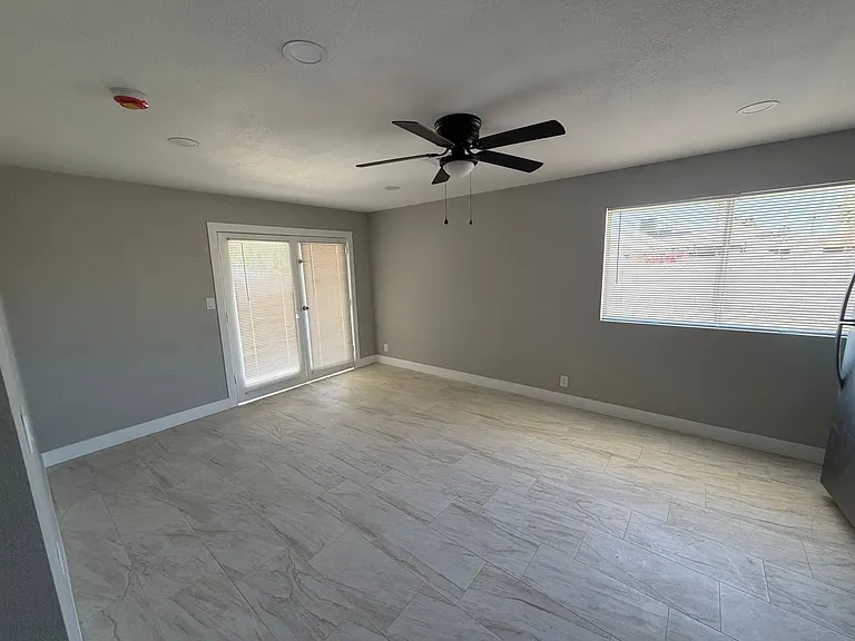 2501 W Sweetwater Ave — Photo 6