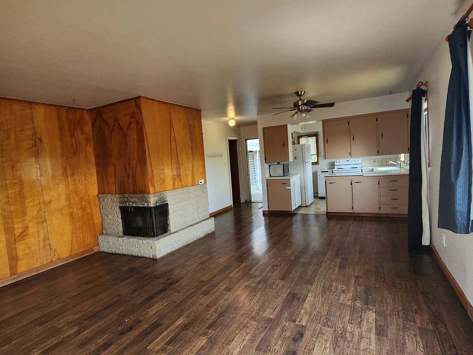 3 bed, 1135 sqft, $1,575 — Photo 3