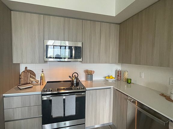 5th image of 490 W 77th St #B1