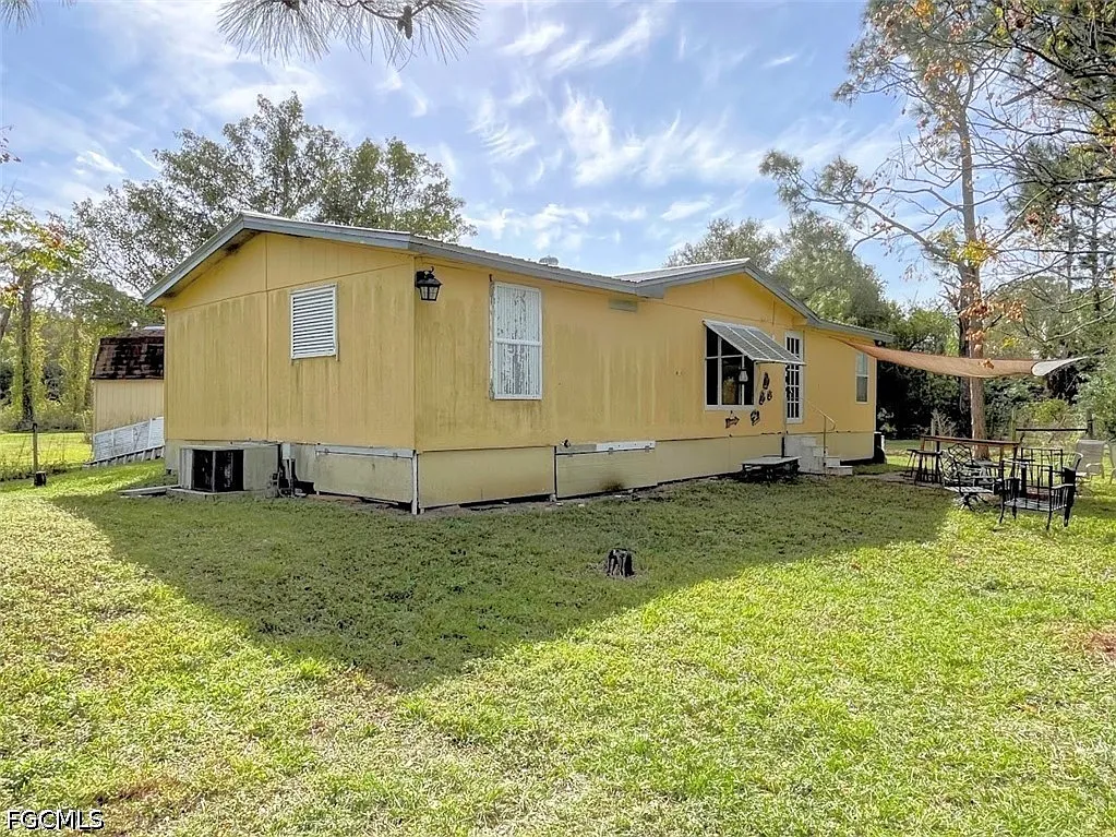 3 bed, 2.0 bath, 1104 sqft, $1,800 — Photo 1
