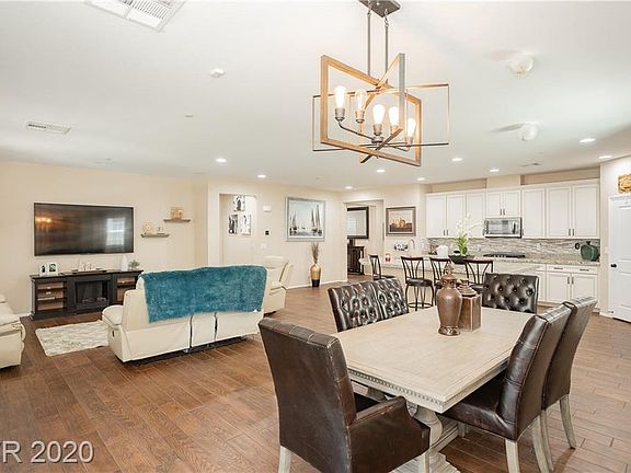 4th image of 701 Coastal Lagoon St