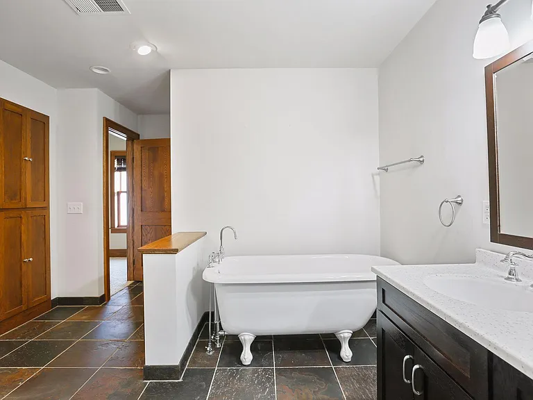 1377 Jefferson Ave — Photo 27