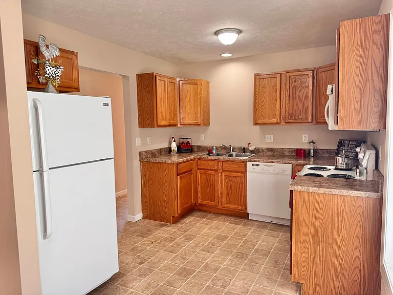 1005 E Carter St — Photo 3