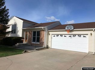 2226 Kilmary Dr, Rawlins, WY 82301