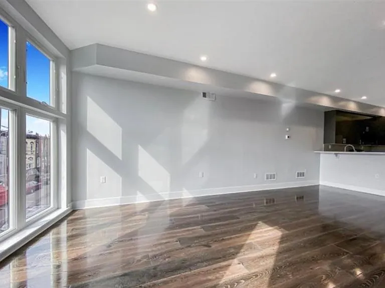 2211 Moore St #2 — Photo 3