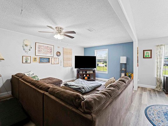 4th image of 10560 Bridge Creek Dr