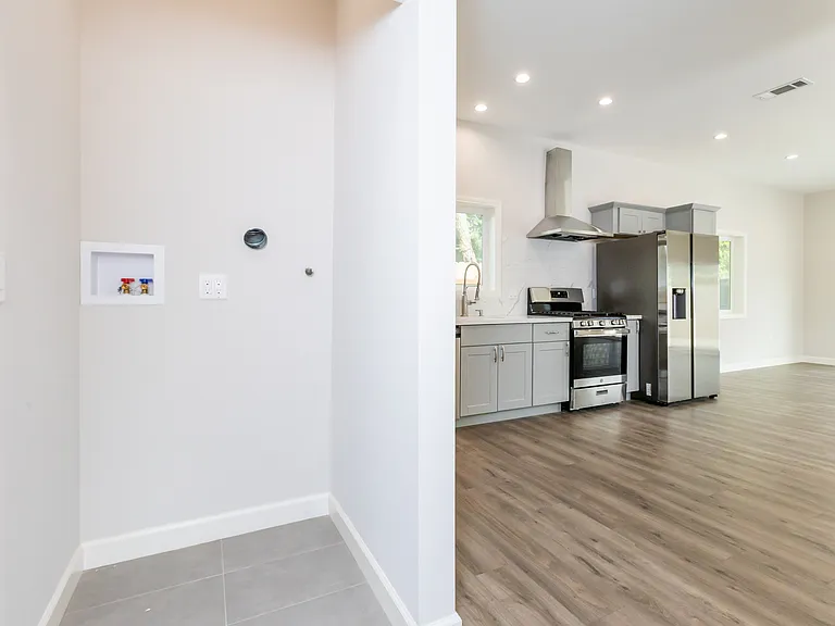 7909 Aura Ave — Photo 14