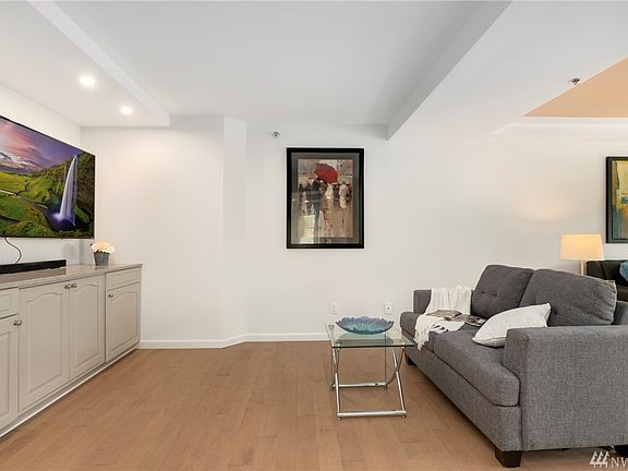 5th image of 11011 NE 12th St Unit 406