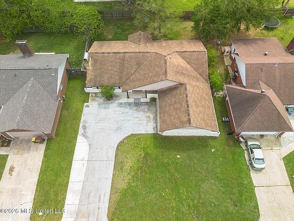 3rd image of 2185 Baywood Dr