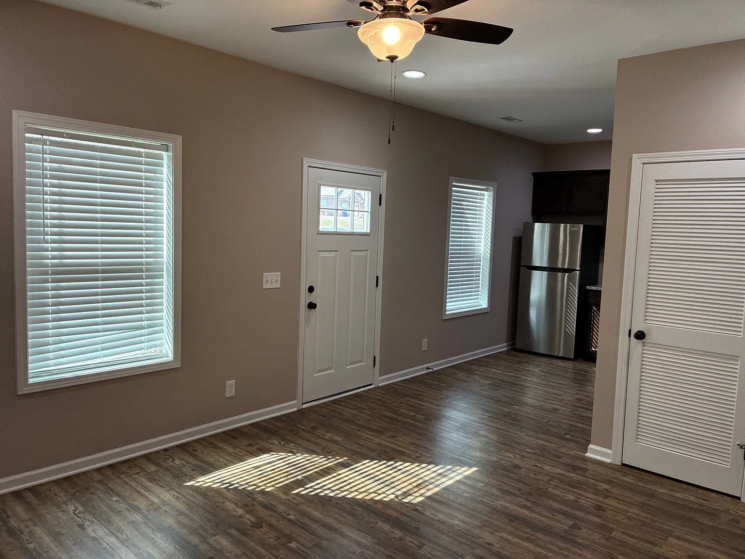 Shelbyville TN, Pet Friendly 2BR Apartment, Washer & Dryer Included — Photo 4