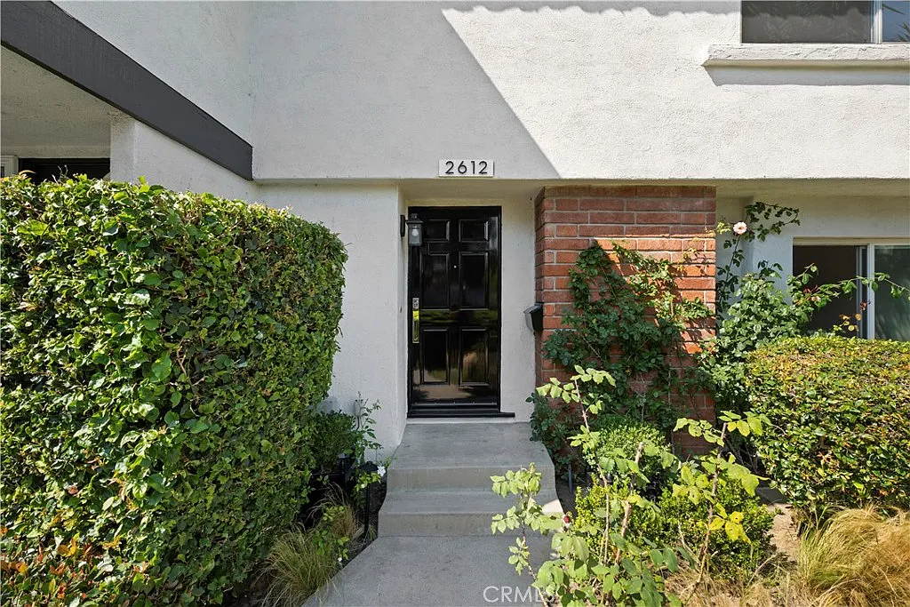 3 bed, 2.5 bath, 1434 sqft, $8,000 — Photo 4