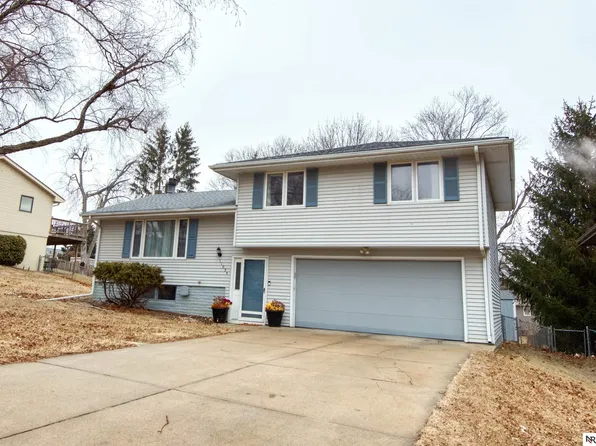 11034 U St, Omaha, NE 68137