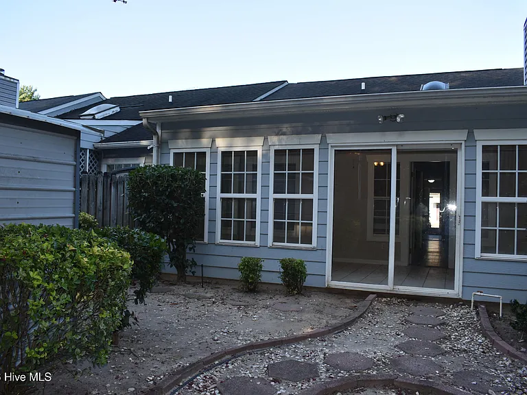 710 Legacy Ct — Photo 11