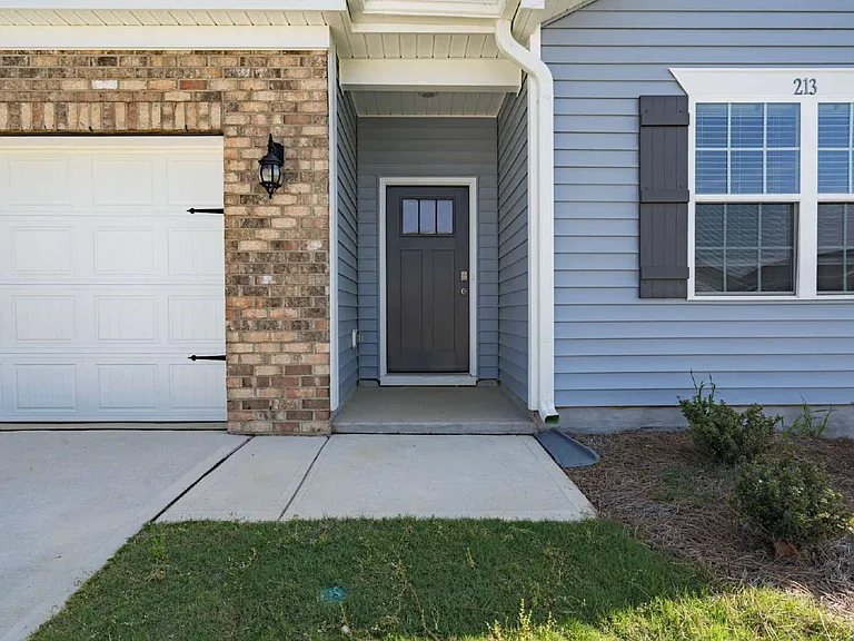 213 Moore Creek Dr — Photo 2