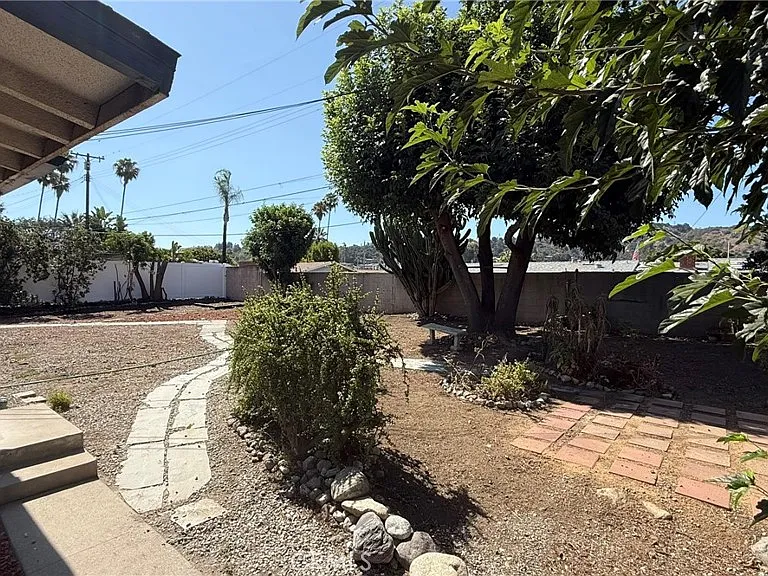 1002 E Walnut Ave — Photo 30