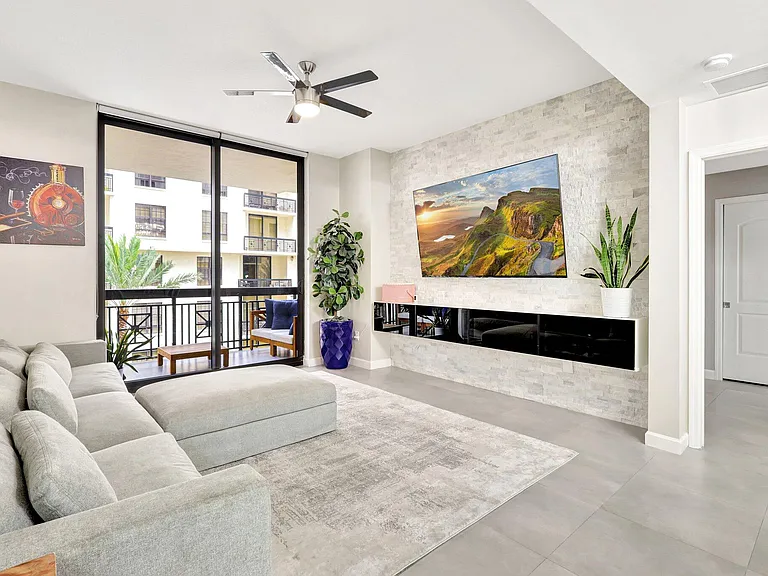 801 S Olive Ave #1018 — Photo 2